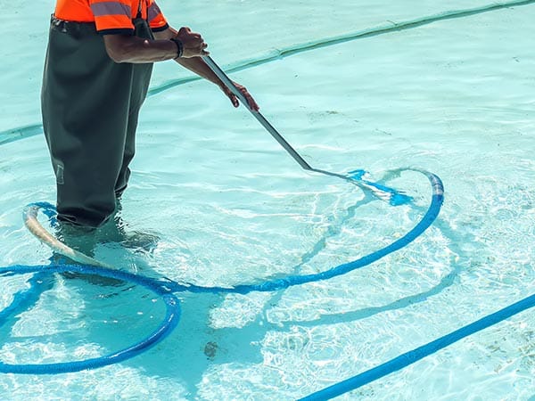 azienda-pulizia-piscine-professionale-monza-brianza-milano